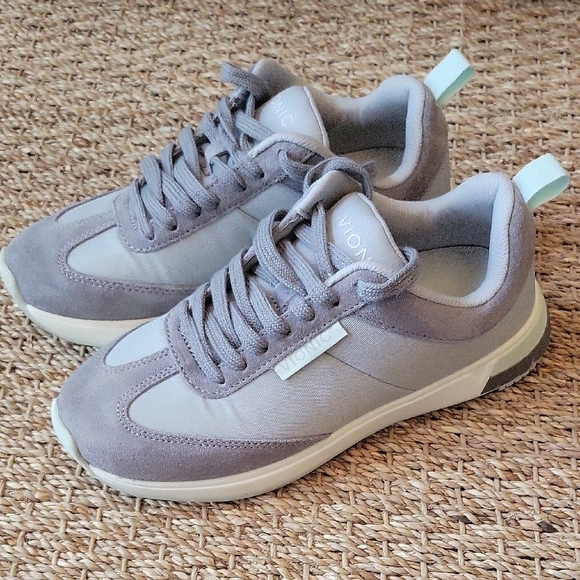 Vionic Shoes - Vionic Breilyn Light Gray Suede and Nylon Sneakers Size 5.